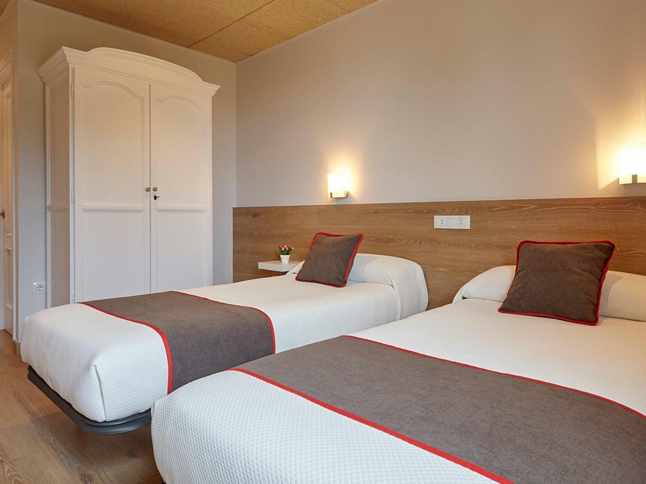 Hostal Nobadis Cervera  Bagian luar foto