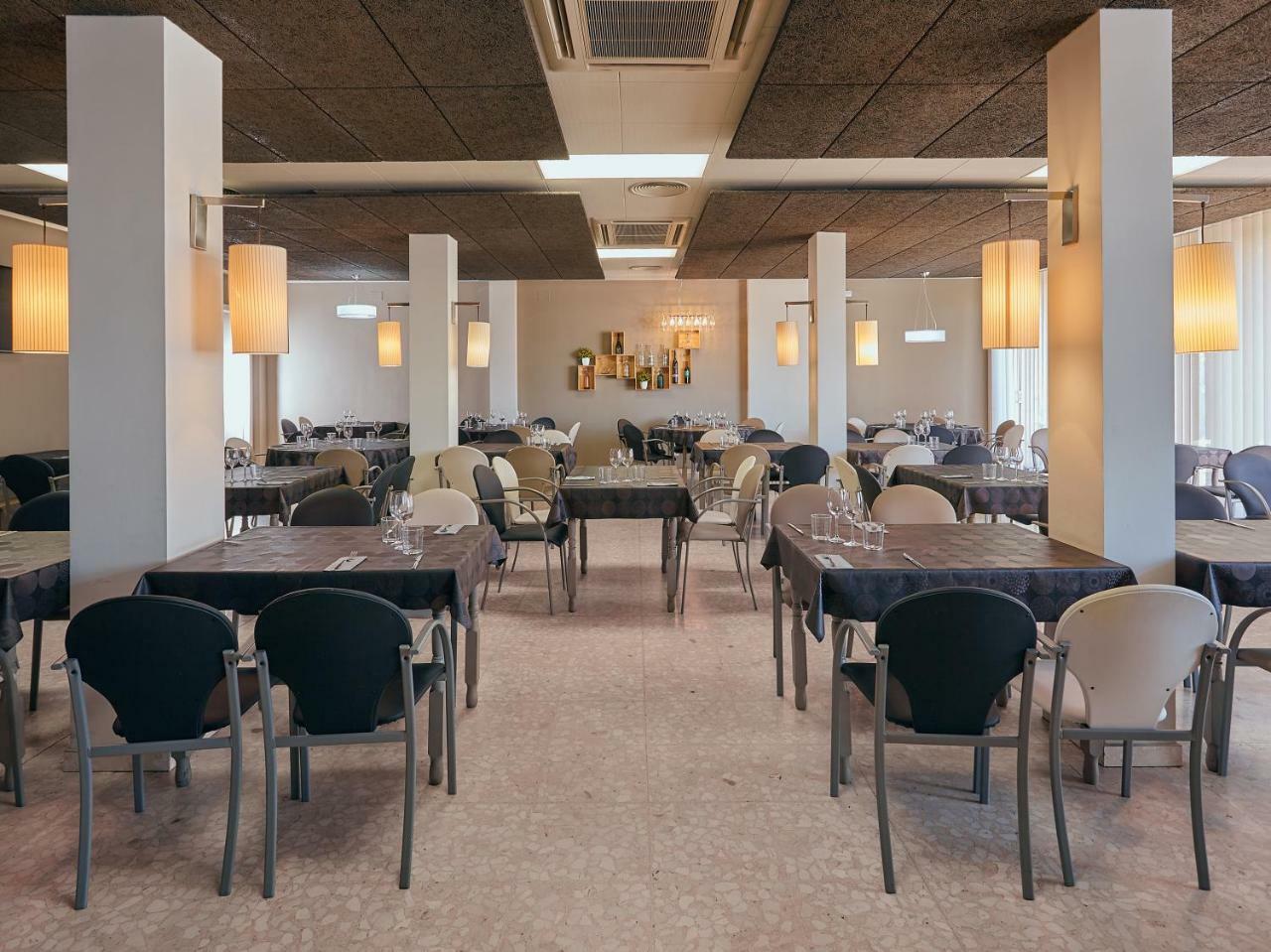 Hostal Nobadis Cervera  Bagian luar foto