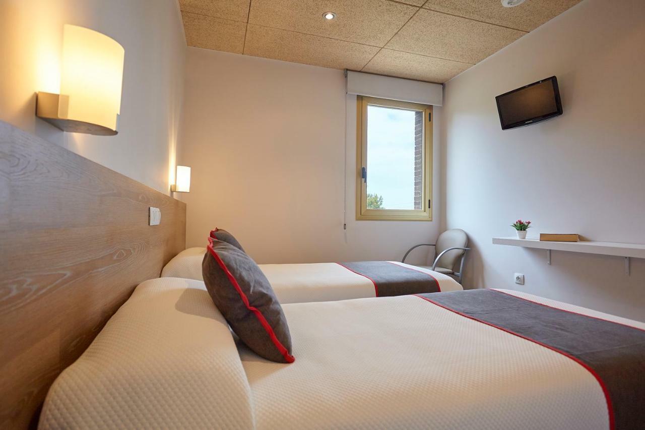Hostal Nobadis Cervera  Bagian luar foto