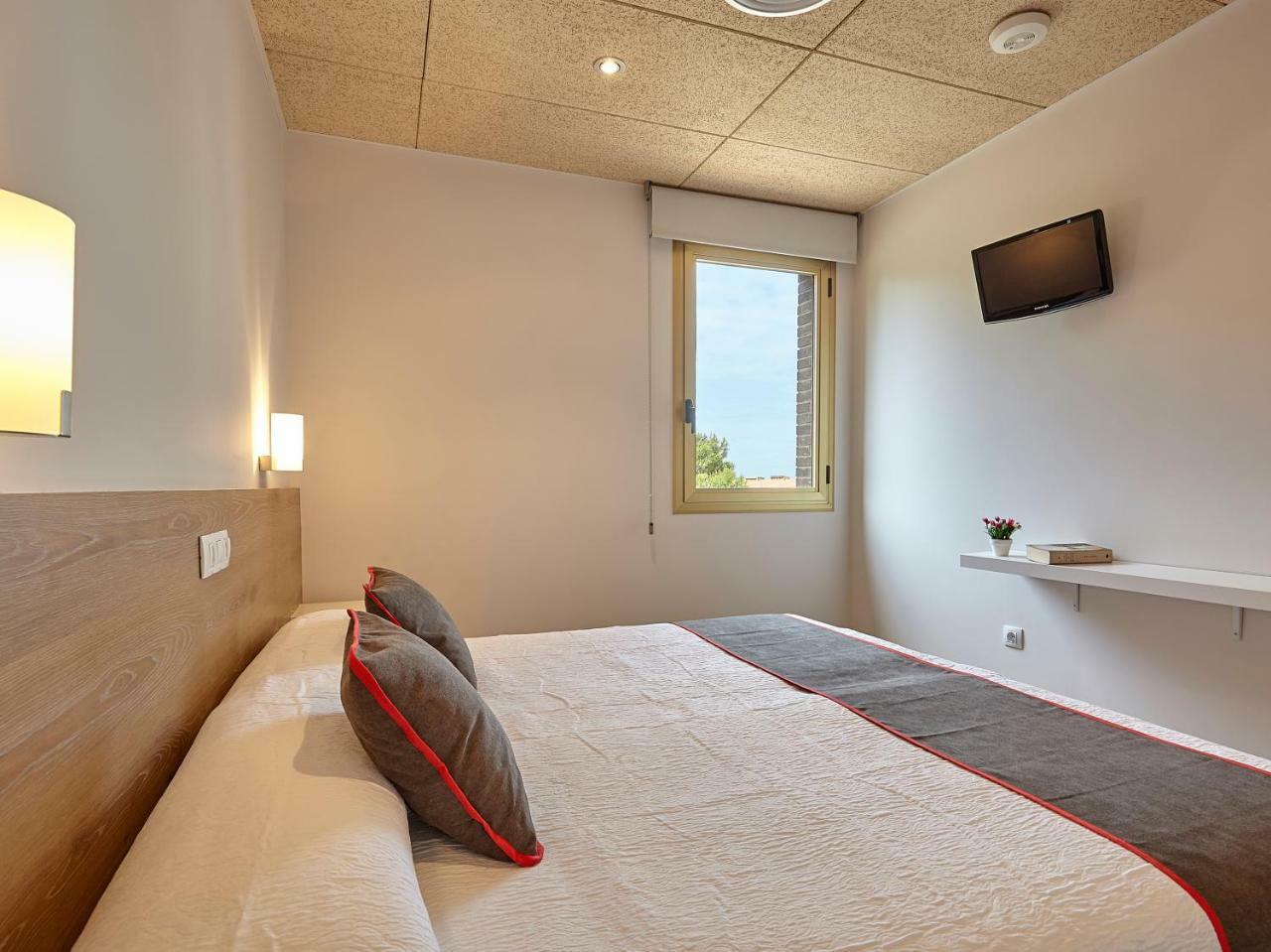 Hostal Nobadis Cervera  Bagian luar foto