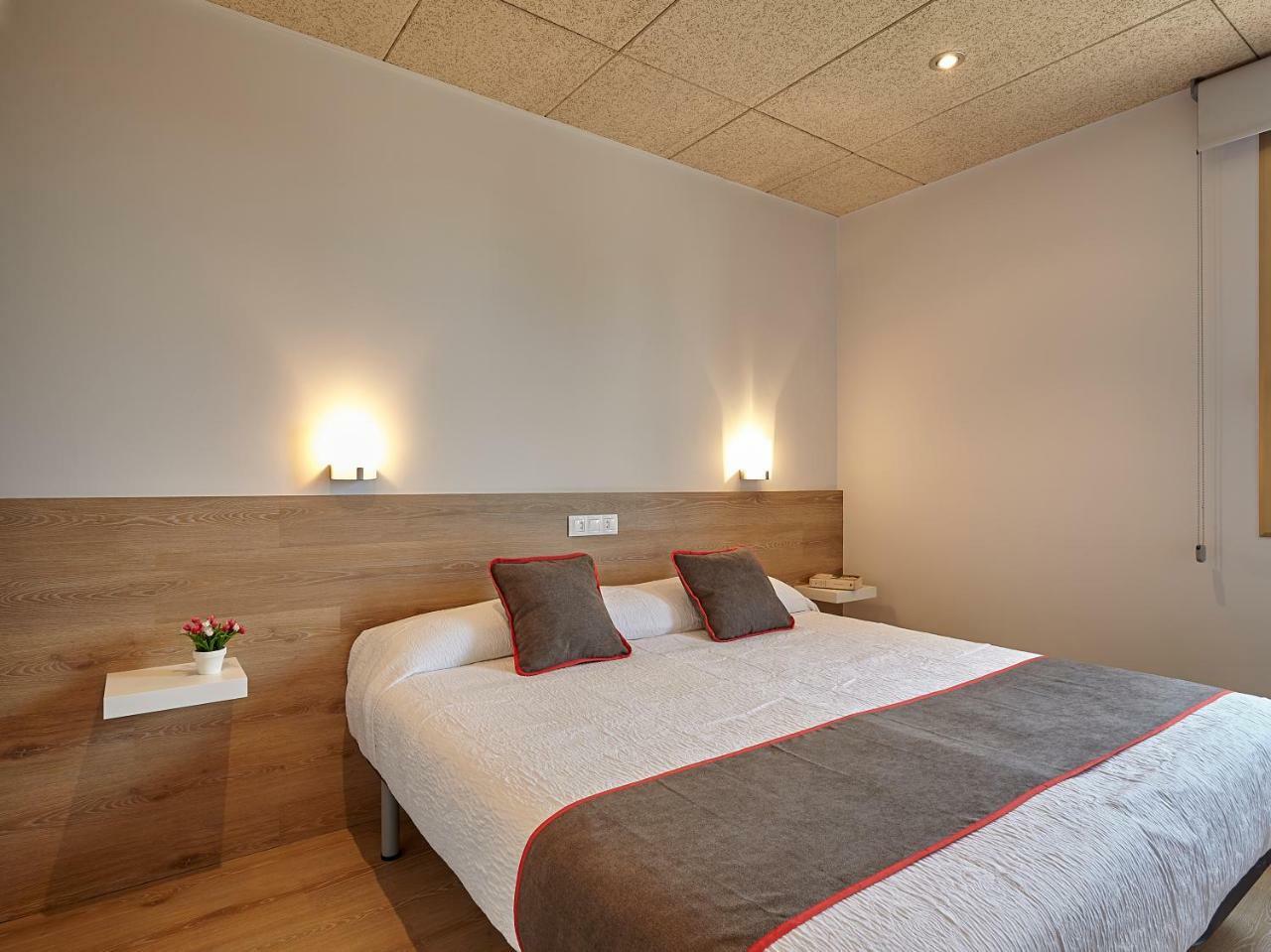 Hostal Nobadis Cervera  Bagian luar foto