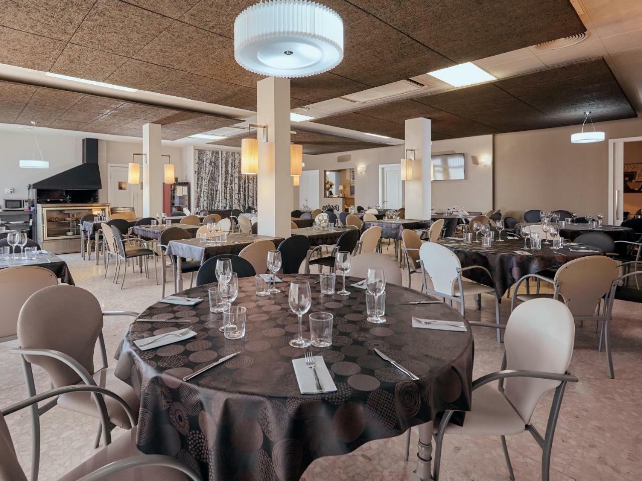 Hostal Nobadis Cervera  Bagian luar foto