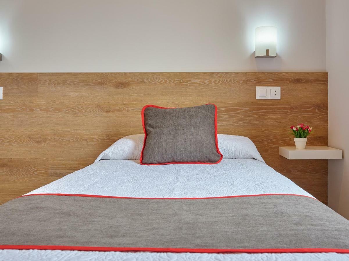 Hostal Nobadis Cervera  Bagian luar foto