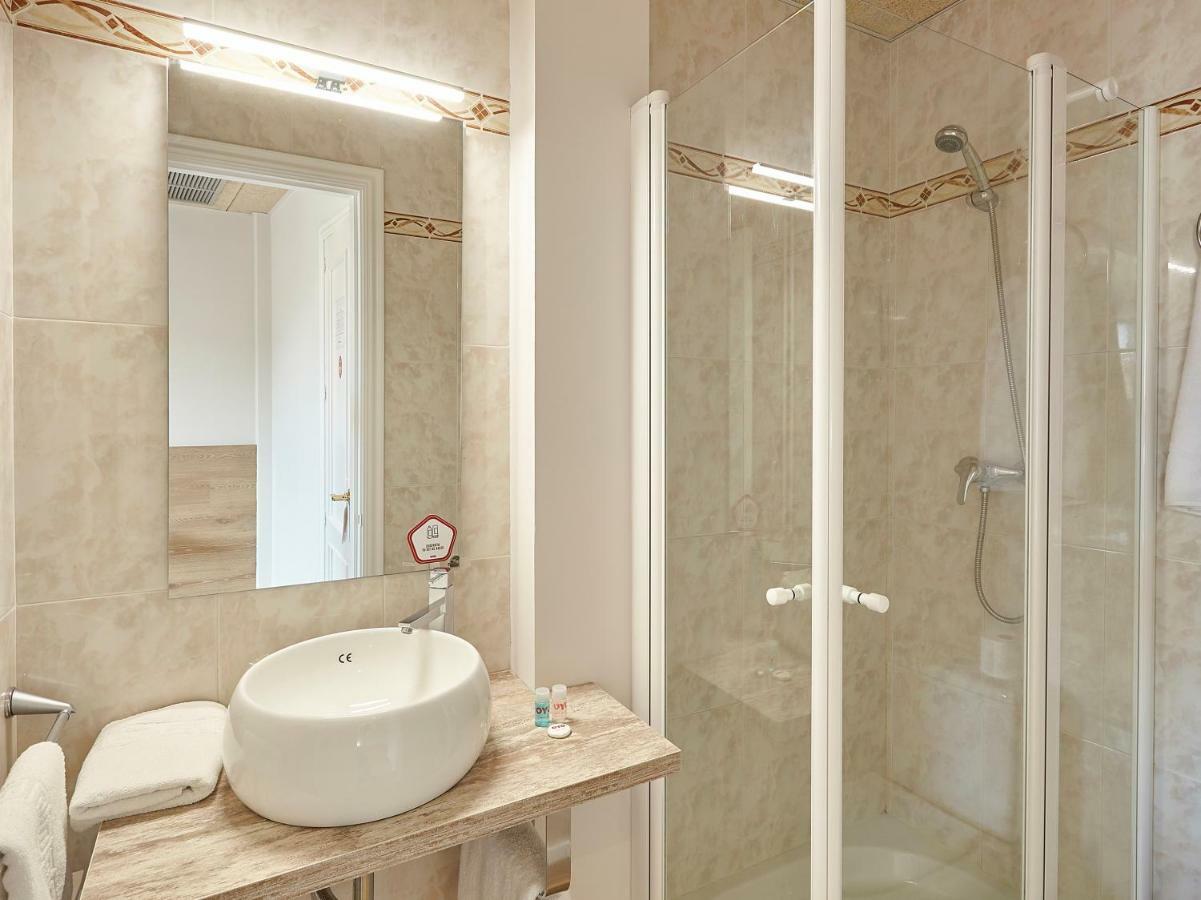 Hostal Nobadis Cervera  Bagian luar foto