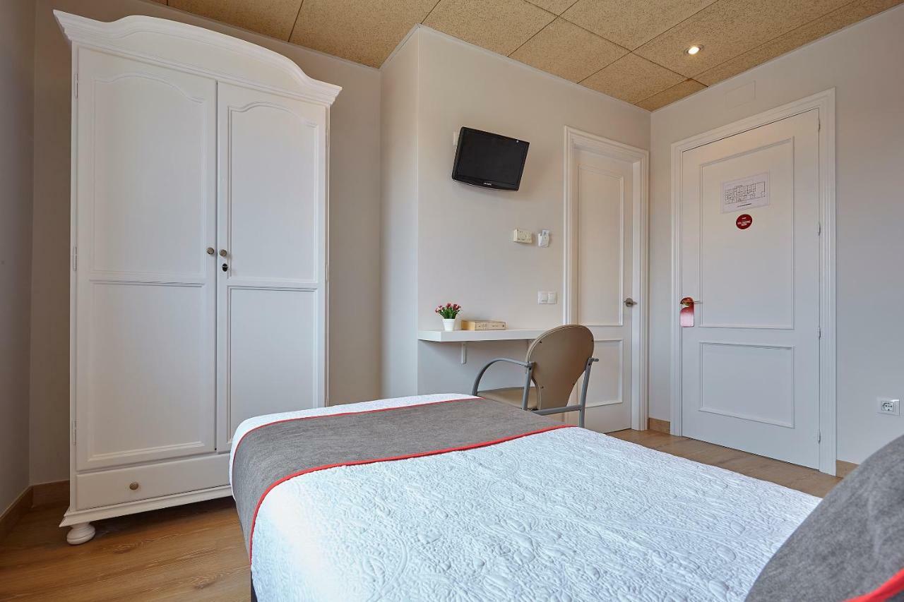 Hostal Nobadis Cervera  Bagian luar foto